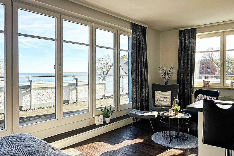 Wohnzimmer mit Meerblick