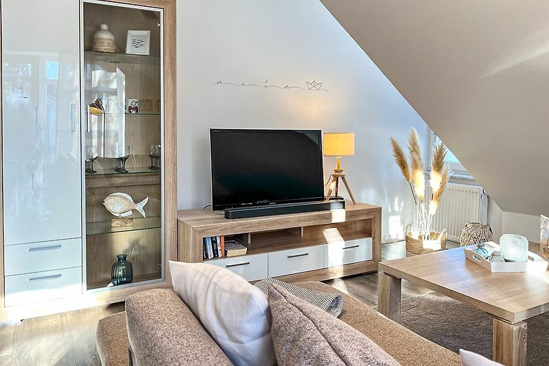 Wohnzimmer mit Blick zum TV
