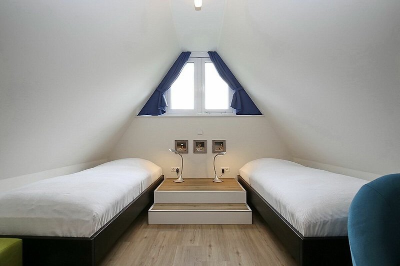 3. Schlafzimmer mit Einzelbetten im Dachgeschoss