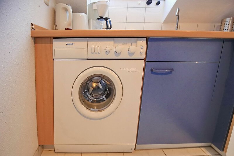 Küche mit Waschmaschine