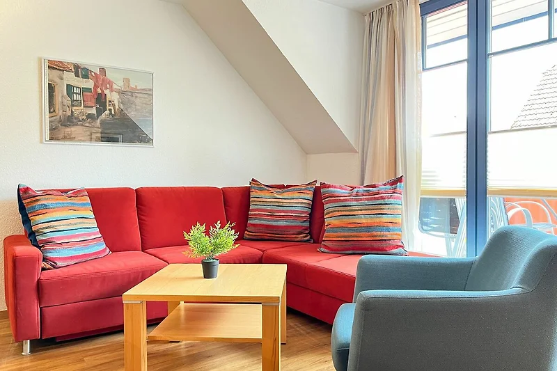 Wohnzimmer mit Sofa und Sessel