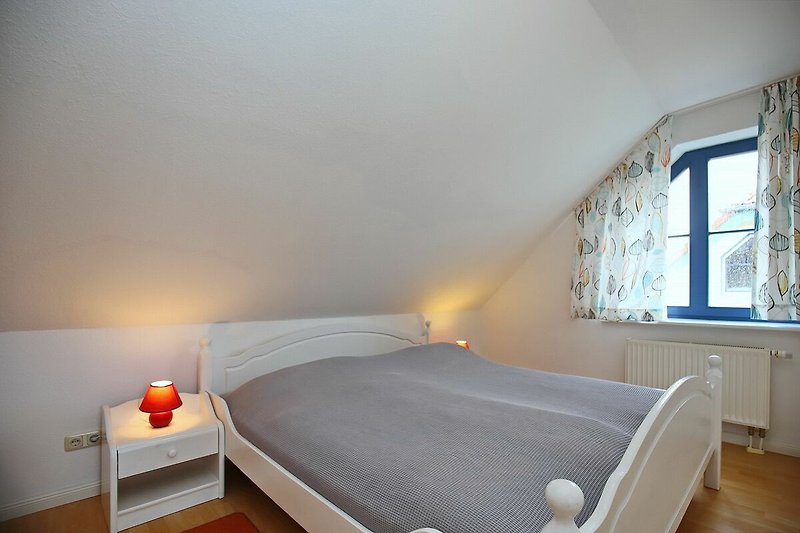 drittes Schlafzimmer mit Doppelbett