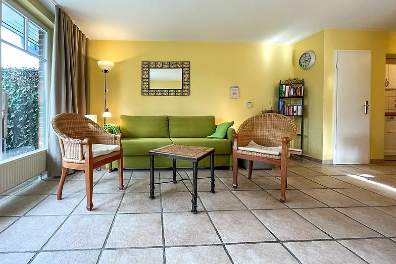 Wohnzimmer mit Blick zum Sofa