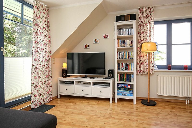 Wohnzimmer mit Blick zum TV