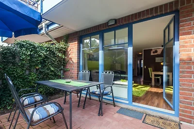 Terrazza con mobili da giardino. Terrazza con mobili da giardino.