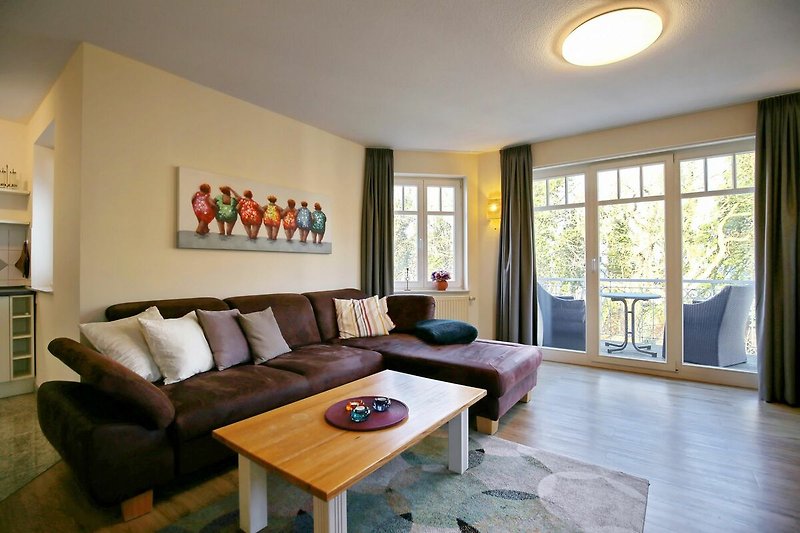 Wohnzimmer mit Sofa