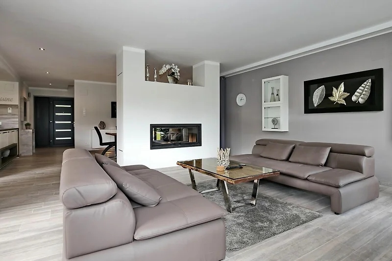 Wohnzimmer mit Dekokamin