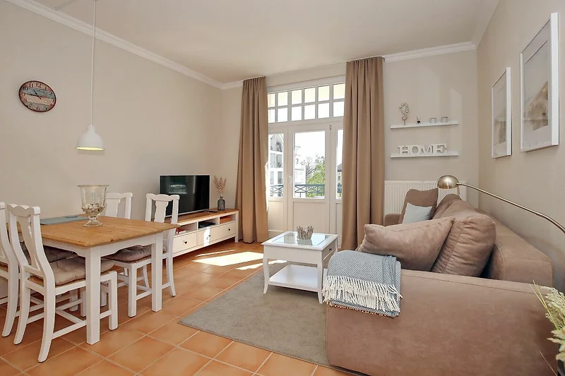 Wohnzimmer mit Essbereich