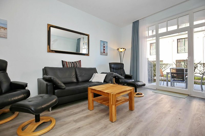 Wohnzimmer mit Sofa