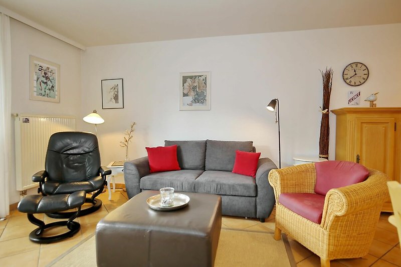 Wohnzimmer mit Sofa und Sesseln