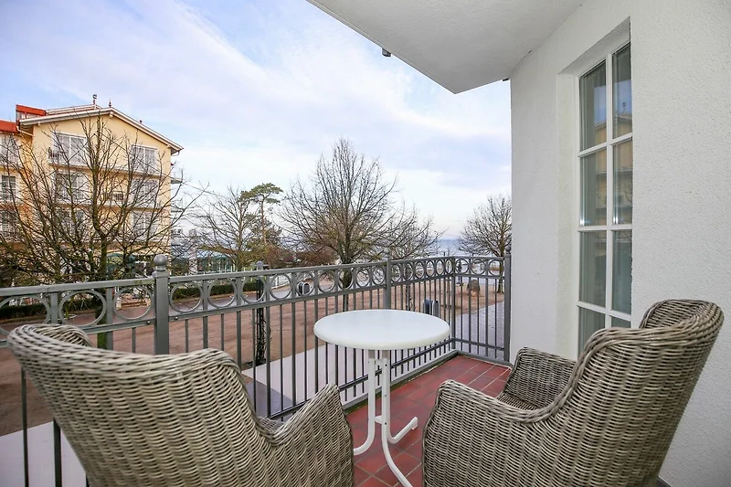 Westbalkon mit Teilseeblick