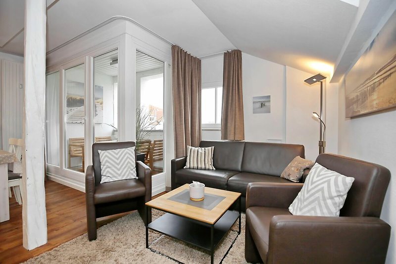 Wohnzimmer mit Couch und 2 Sesseln