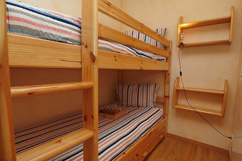 2. Schlafzimmer mit Etagenbett