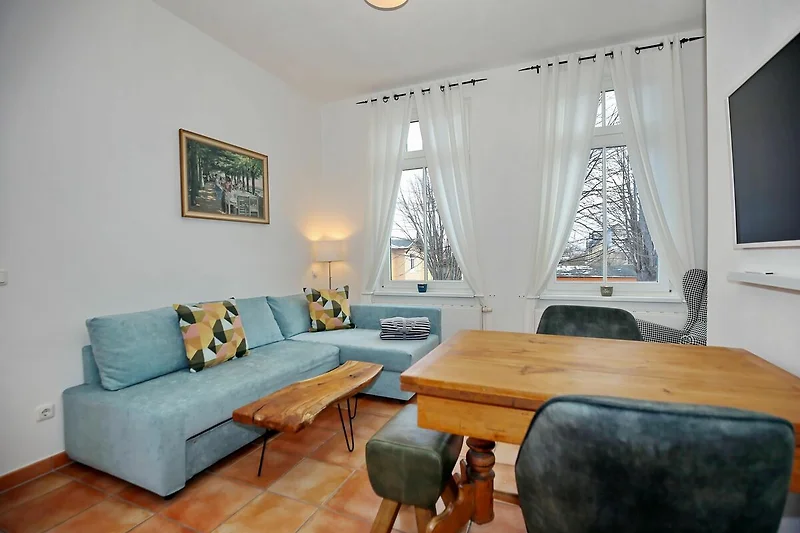 Wohnzimmer mit Schlafsofa