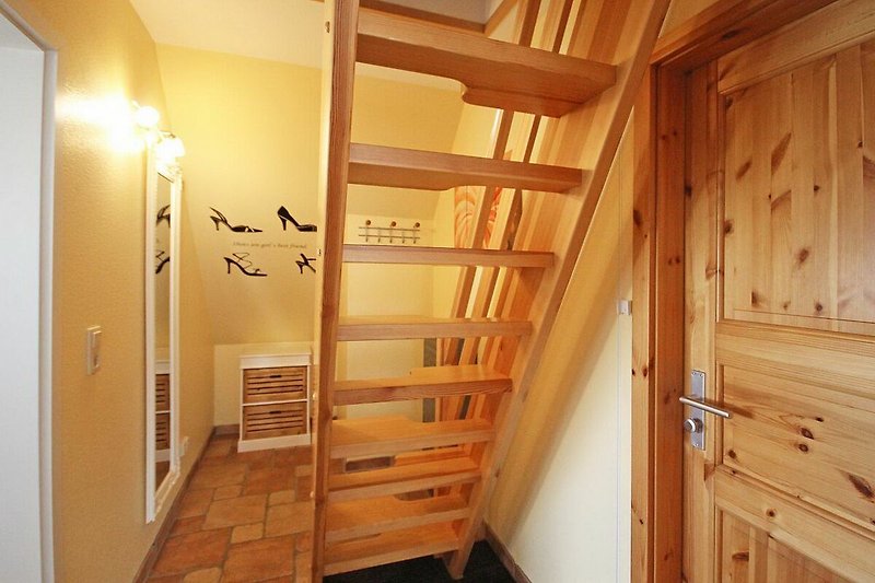 Flur mit Treppe zu den zwei Schlafzimmern