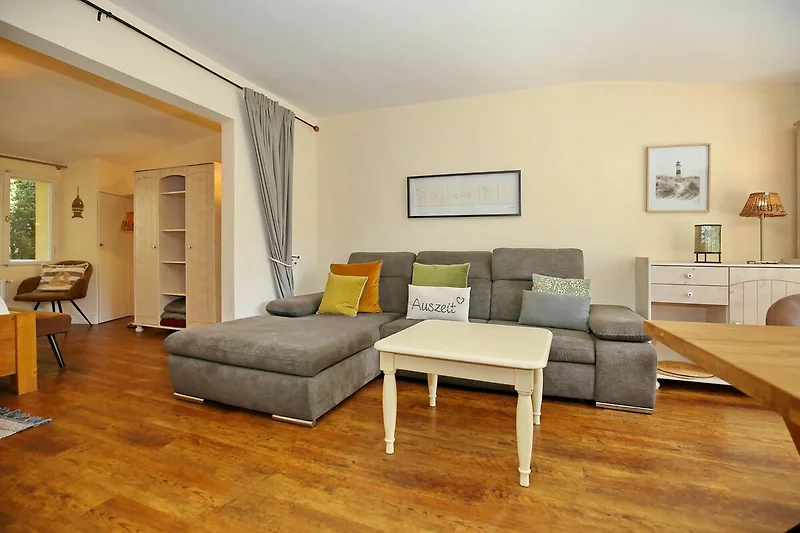 Wohnzimmer mit Ecksofa