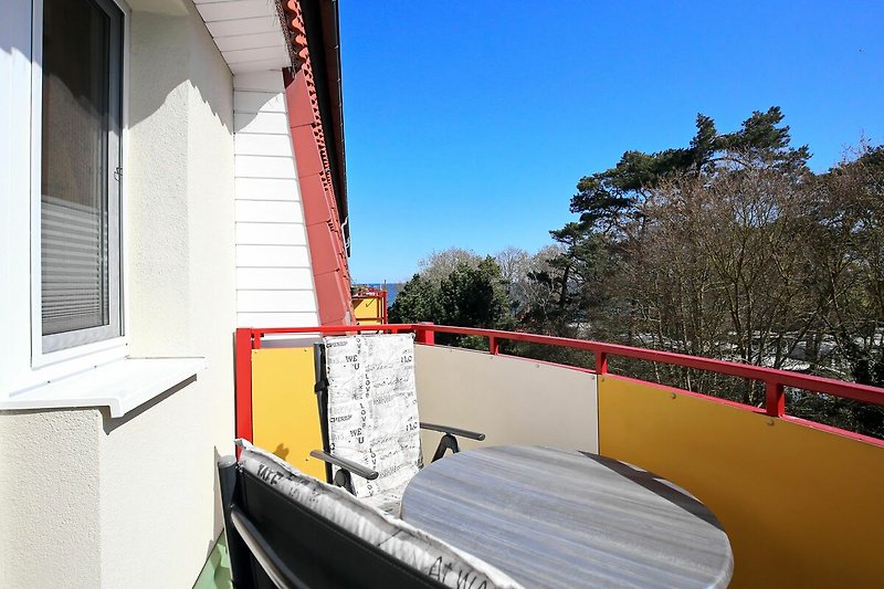 Balkon mit Gartenmöbeln