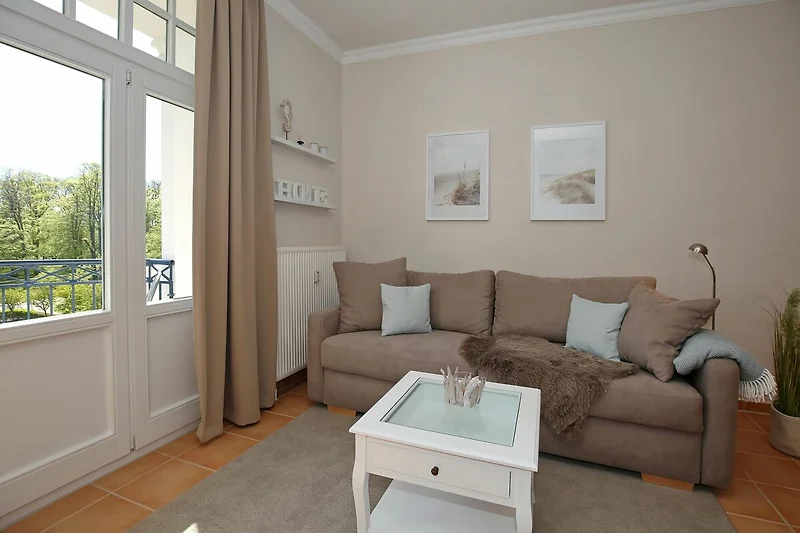 Wohnzimmer mit Couch
