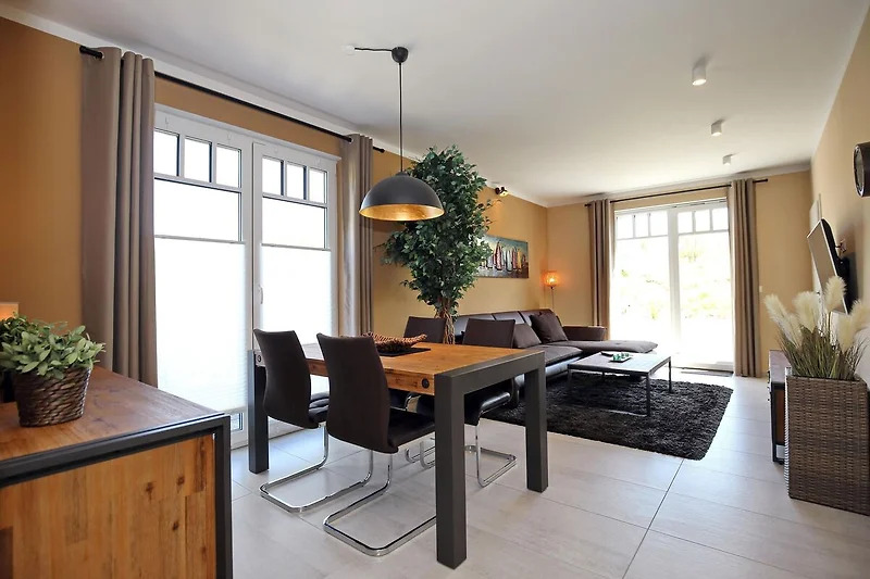 Wohnzimmer mit Essbereich