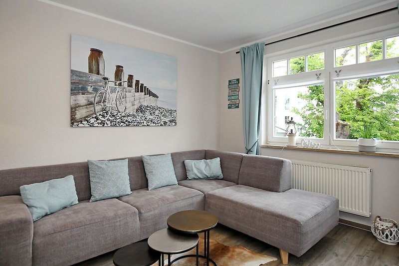Wohnzimmer mit Ecksofa