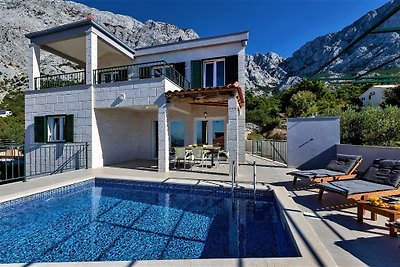 Villa Magico with pool