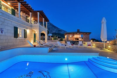 Villa Vikki, Perle di Makarska