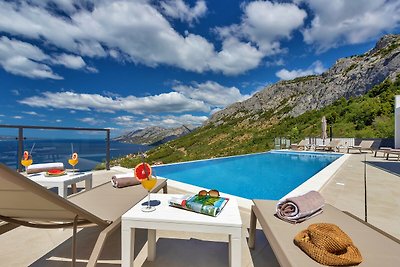 Villa Skyview Infinity-Pool, Whirlpool