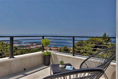 Villa Vivace with pool and sea view