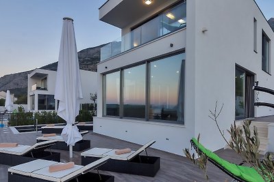 NEW Villa! 100% Best Deal!