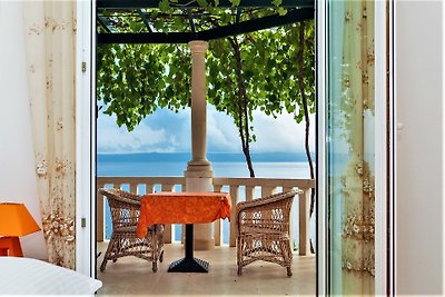 *Villa mit Pool, direkt am Strand*