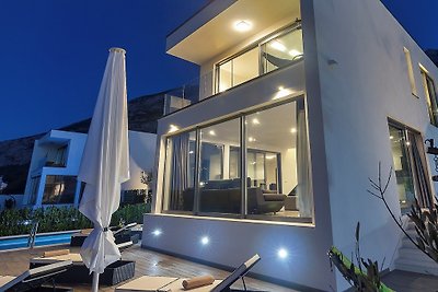 NEW Villa! 100% Best Deal!