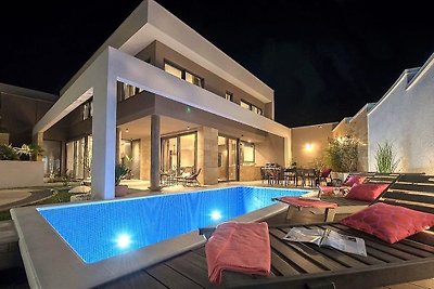 Villa Aria with pool 100m to the beach