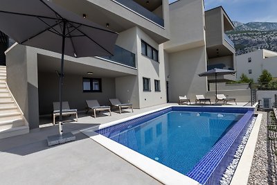Villa Ivano con piscina, vistas al mar