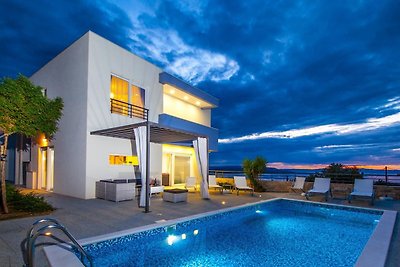 Villa Blue mit Pool