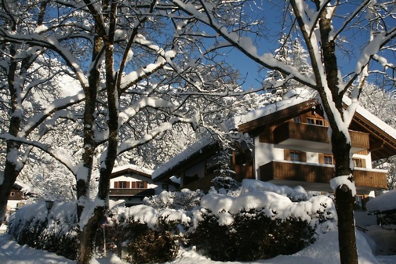 Haus Almhüttenweg im Winter