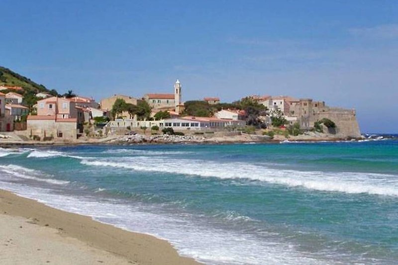 Visitez plage d'Algajola à 10 min idéale pour les activités nautiques