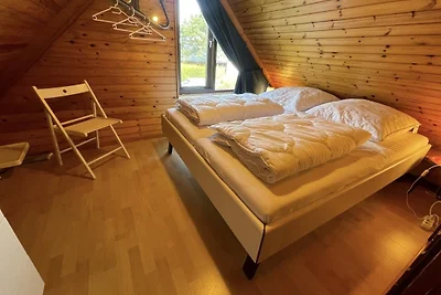 Kleines Haus mit großem Garten