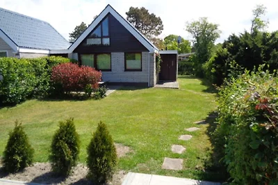 Kleines Haus mit großem Garten