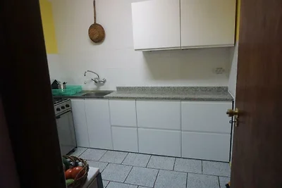 Moderne Küche Schubladensystem + Granitplatte nur 40 tief Moderne Küche Schubladensystem + Granitplatte nur 40 tief