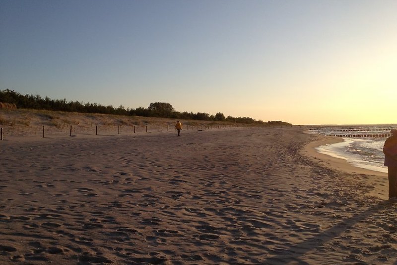 unser Strand bei Sonnenuntergang