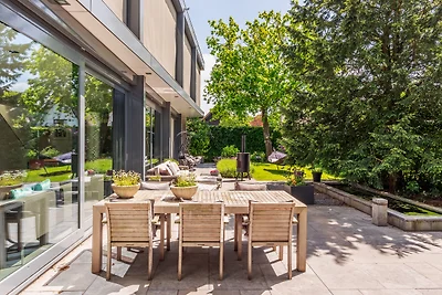 Villa Red Cedar