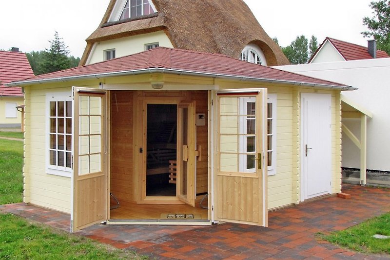 Gartenhaus mit Blick auf die Sauna