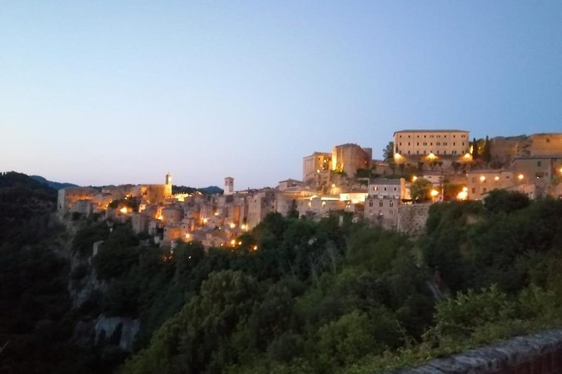 Sorano am Abend