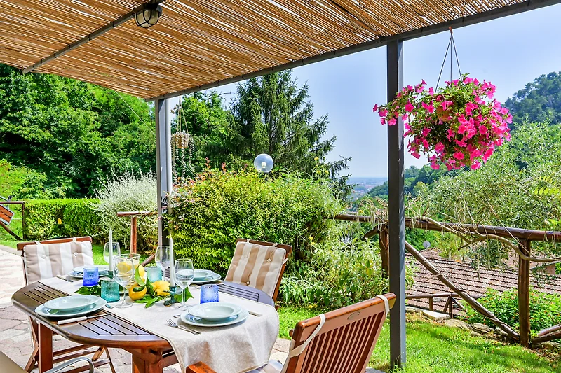 Grobe terrasse mit meerblick  vor dem Wohnzimme