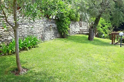 BIANCOSPINO IN COLLINA VICINO MARE