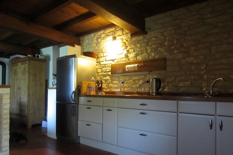 Küche und Esszimmer mit Kamin