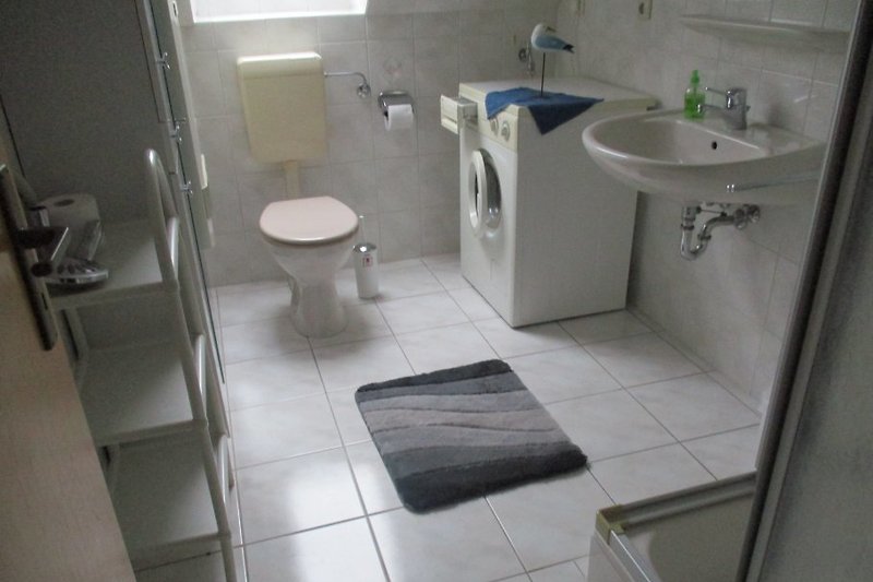 Bathroom with toilet + shower