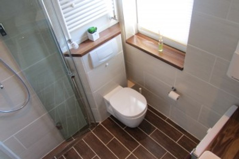 Łazienka z prysznicem na poziomie podłogi