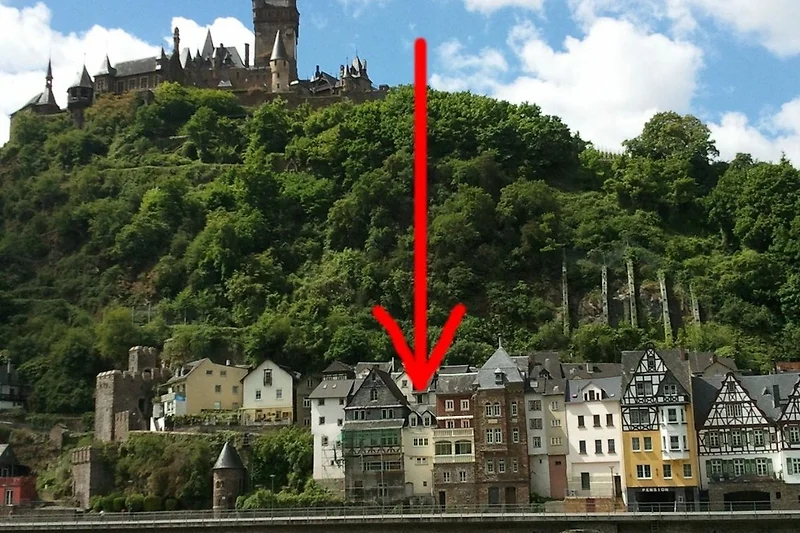 Direct onder de Reichsburg