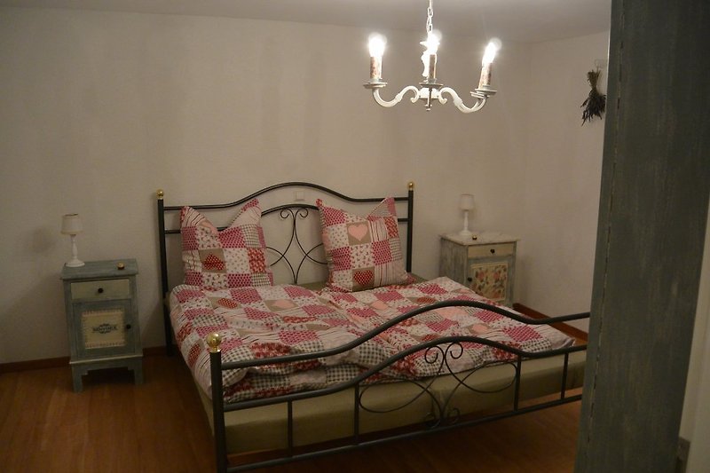 Schlafzimmer 1